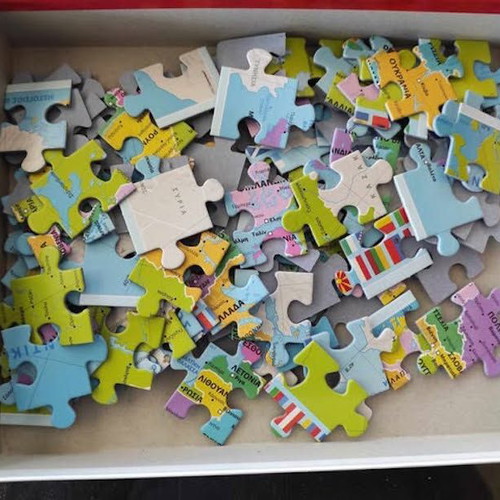 Exypnoulis Mathaino tin Evropi puzzle like new, 104 pieces