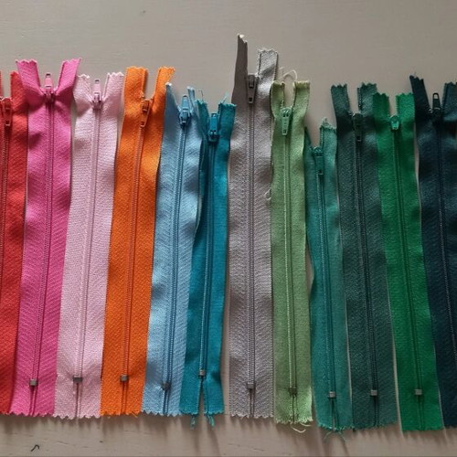 Zippers in various colors, pack of 21 pieces, new