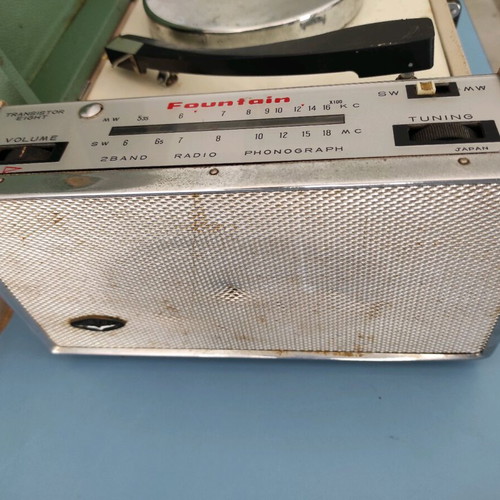 Vintage Fountain turntable radio used