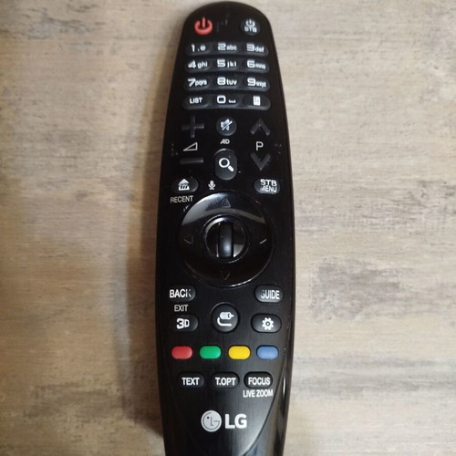 LG Magic Remote Control AN-MR650 used with silicone case