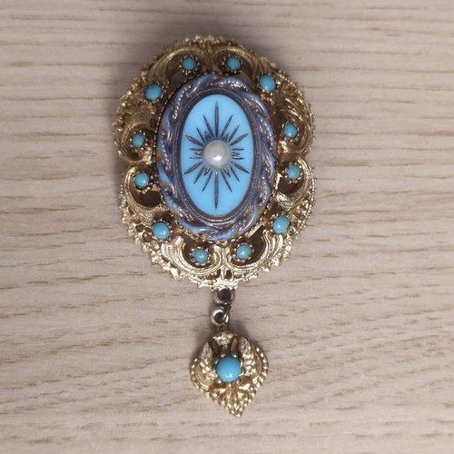 Sphinx brooch gold with turquoise stones vintage, like new