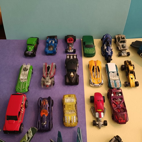 Hot Wheels lot of 29 diecast cars, planes and trucks