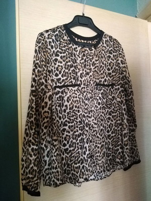 Zara women's leopard print shirt like new, size Large
