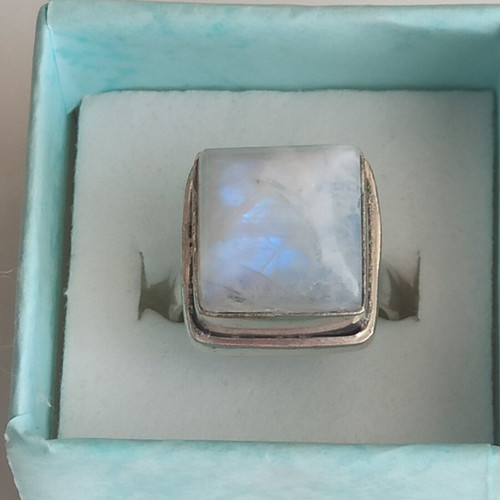 925 Silver Ring with Moonstone like new