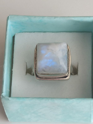 925 Silver Ring with Moonstone like new