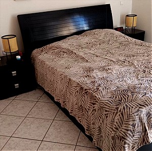 Κρεβάτι υπέρδιπλο με αποθηκευτικό χώρο κομοδίνα και στρώμα