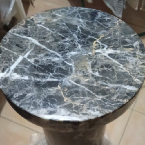 Living room etagere like new, Italian marble and glass