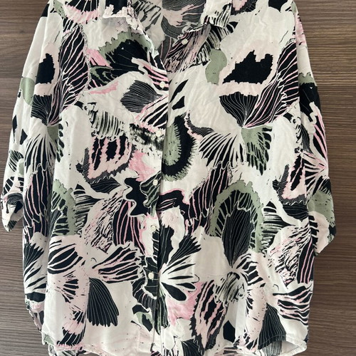 Monki short-sleeve shirt with 80s designs like new, viscose fabric