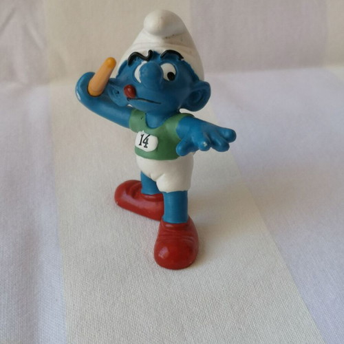 Smurf athlete with javelin Peyo used