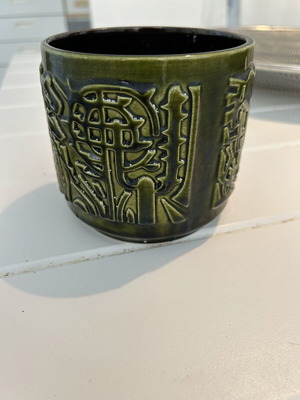Ceramic planter used with Chinese design, large cup size
