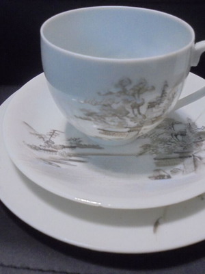 Винтидж японски порцеланов троен сет с чашка и две чинийки употребяван