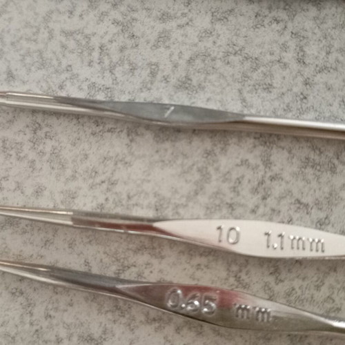 Knitting needles set of 11 in excellent condition with case