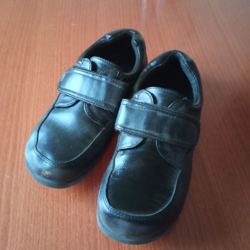Black scarpe shoes size 32 like new