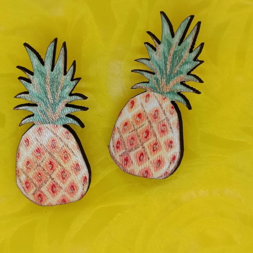 Pineapple earrings like new, wooden with stainless steel clasp