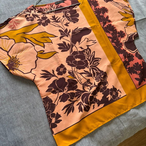 Sisley satin floral blouse like new, boxy fit, size S