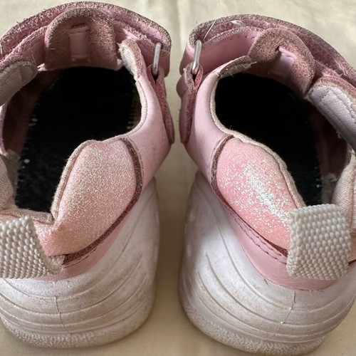 Pink sandals size 24 like new, leather