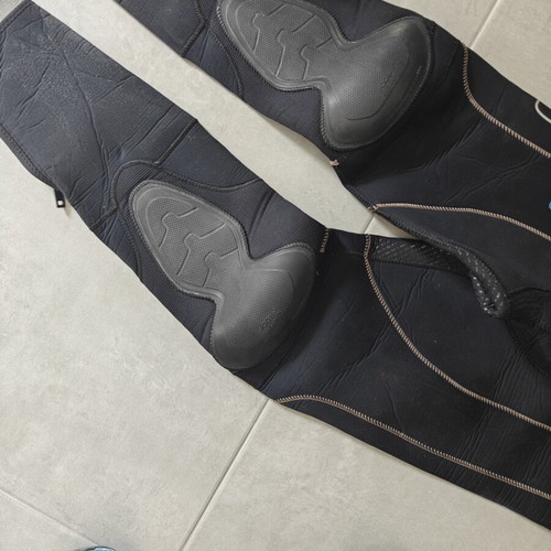 W1 5mm diving wetsuit, size large
