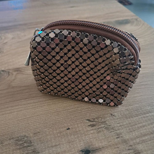 Coin purse like new, brown/bronze with zipper