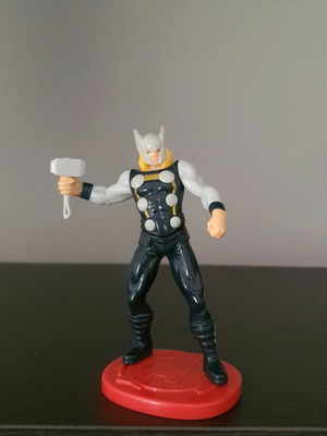 Фигура Thor Marvel Maxi Kinder 2016 употребявана, височина 11см
