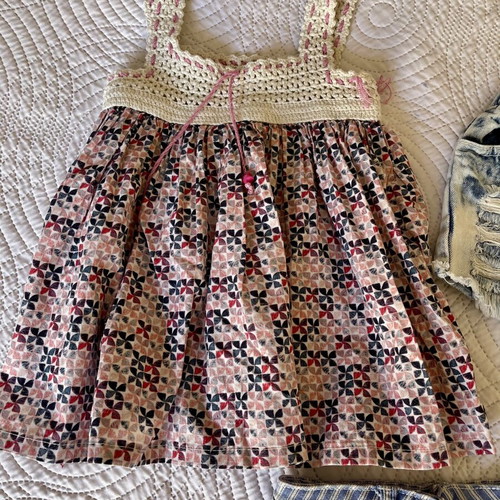 Girls' outfit like new, dress and shorts with tulle