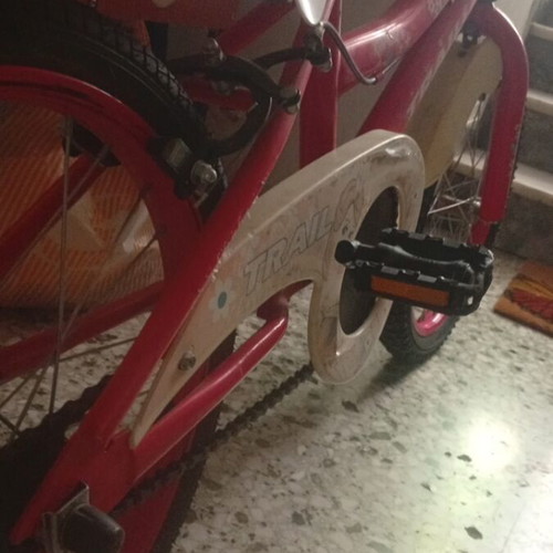 Trail girls bicycle used, V-Brakes, needs tire inflation, no stand