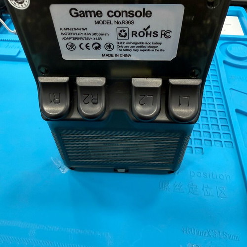 R36S arcade console new with 28,000 games and 4GB storage