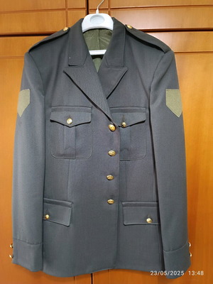 Army uniforms like new, various sizes and types