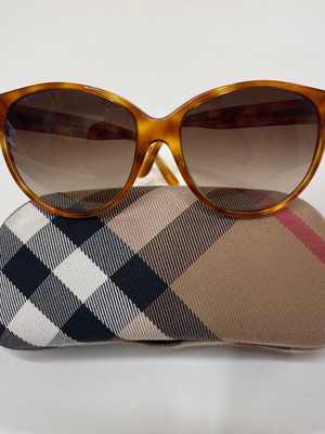 Burberry tortoise sunglasses new