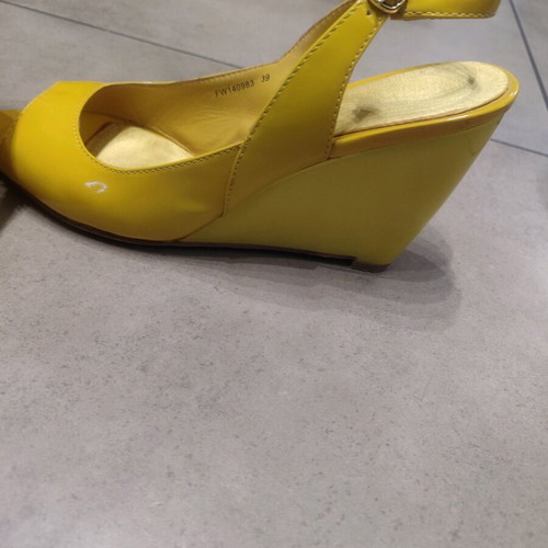 Sandals like new, size 39, yellow