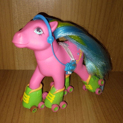 My Little Pony Tales 1993 Rollerskate Ponies Melody used with walkman and headphones