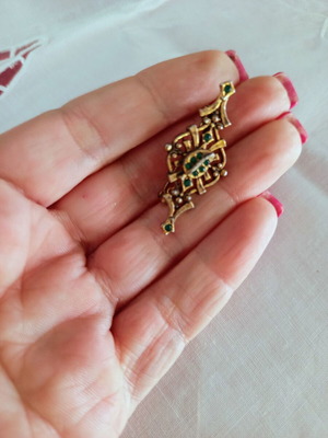 Vintage rhombus brooch with green stones used