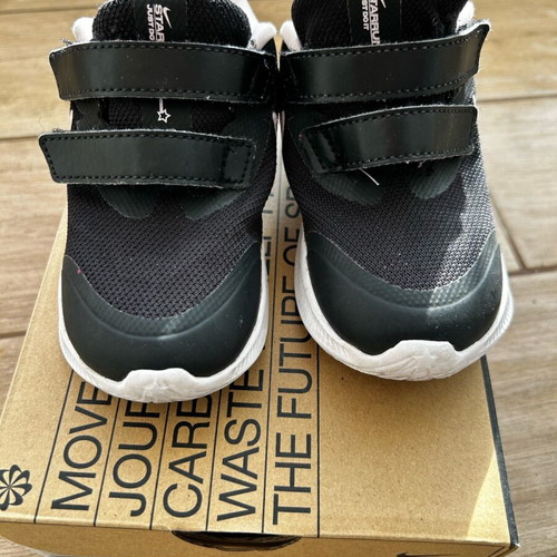 Nike Star Runner 3 kids athletic shoes used, size 26, black