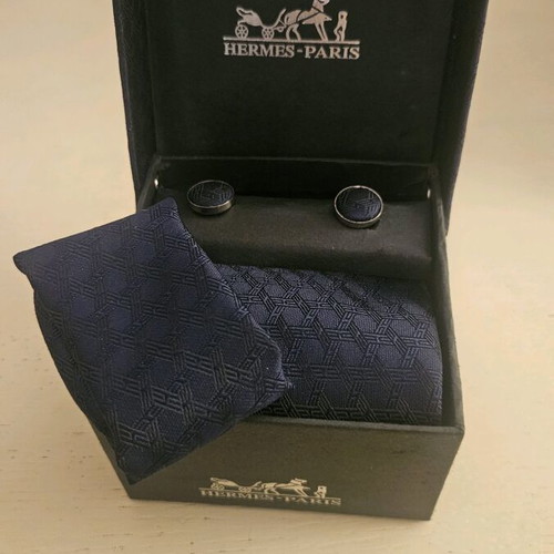 Hermes men's gift set with blue silk tie, pocket square and cufflinks new