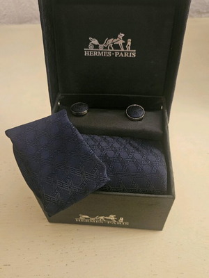 Hermes men's gift set with blue silk tie, pocket square and cufflinks new