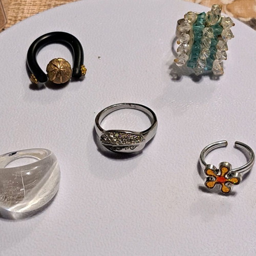 Rings like new, set of 6 pieces