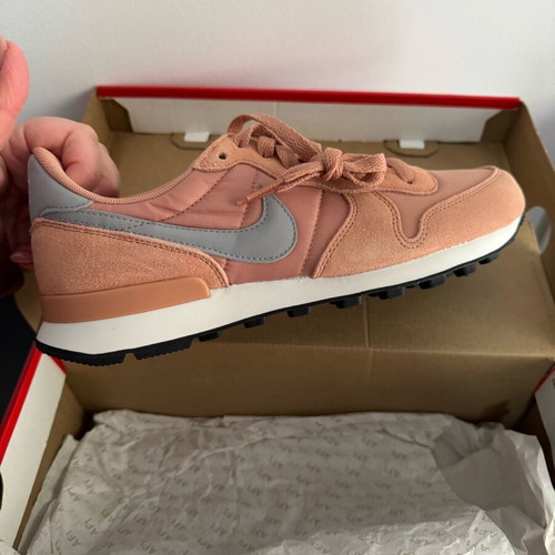 Nike Internationalist new athletic shoes size 41 burnt orange