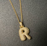 Necklace with stainless steel chain letter R new