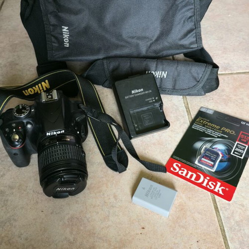 Nikon D3300 camera used with bag