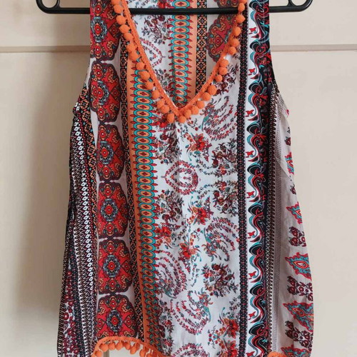 Sleeveless blouse with paisley pattern like new, M/L, multicolor orange