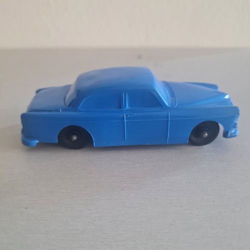 Volvo Amazon 1:43 vinyl toy car like new