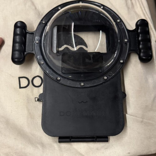 Underwater Dome Domemare phone case used with Bluetooth controller