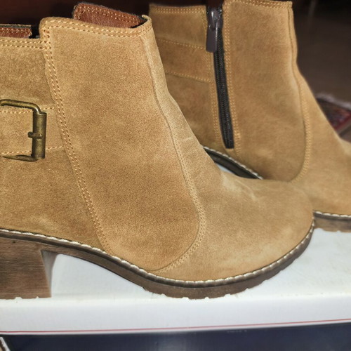 Commanchero suede ankle boots size 39 like new, brown