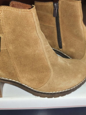 Commanchero suede ankle boots size 39 like new, brown