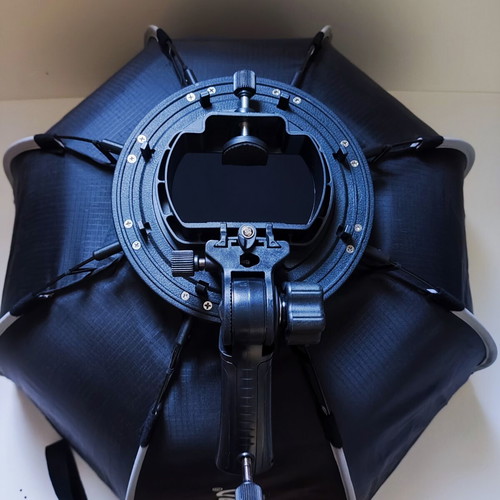 Triopo Octagon 65cm portable softbox with grid