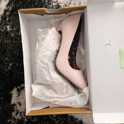 MISO Pumps New Size 38 With Small Hole On Label
