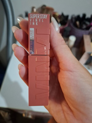 Liquid lipsticks long-lasting like new in various shades