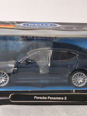 Porsche Panamera S Welly 1/24 die-cast model car sealed