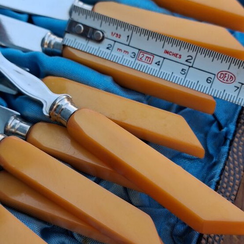 Old set of Vangelis mastic knives, missing one fork