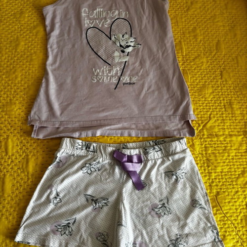 Pajama set like new, size L, white and purple