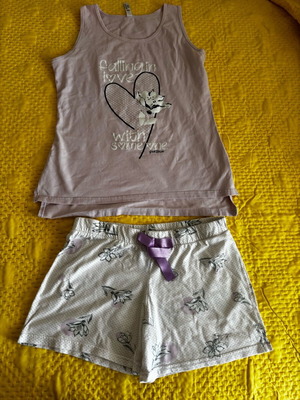 Pajama set like new, size L, white and purple